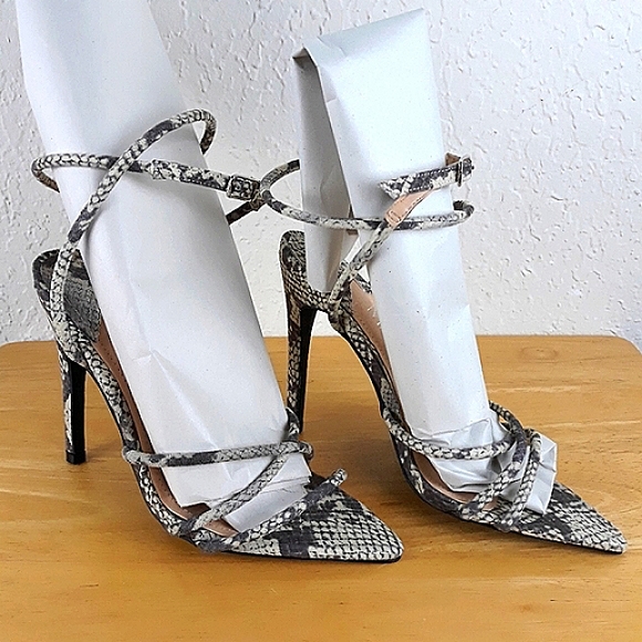 Sandals Strappy Sexy Ankle 4.5" Heels Snake Gray 6 Medium MACKIN J - Picture 1 of 10